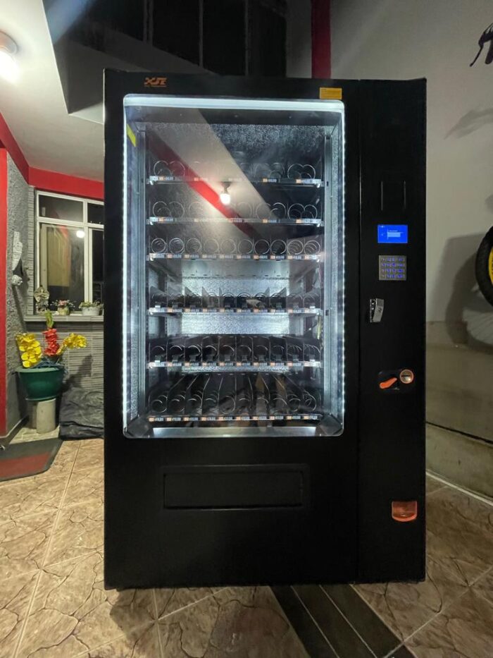 maquina expendedora usada Máquina vending usada para snacks y bebidas